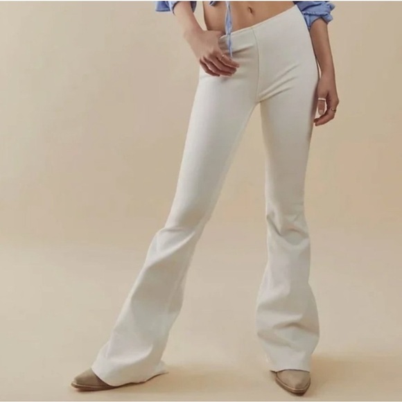 NWT Free People Penny Pull on Flare Jeans ~ White~ size 32 🤍 - Picture 4 of 15